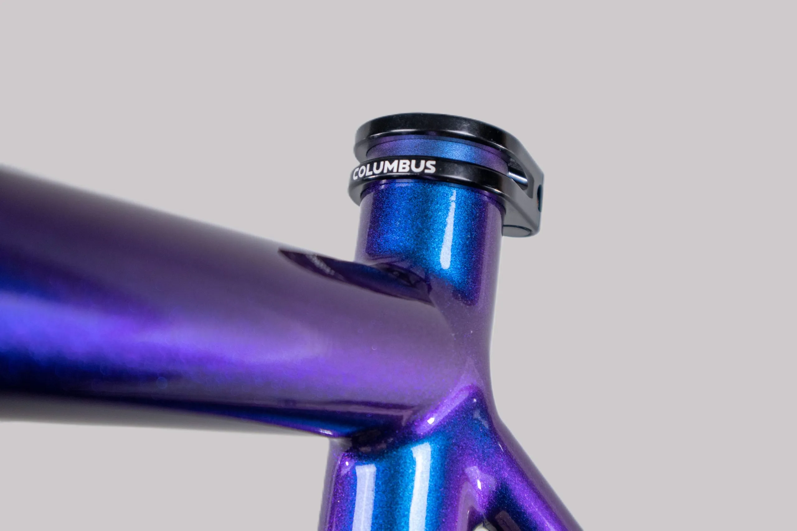 Detalle de ruedas y cockpit de Oxia CyclingPunk