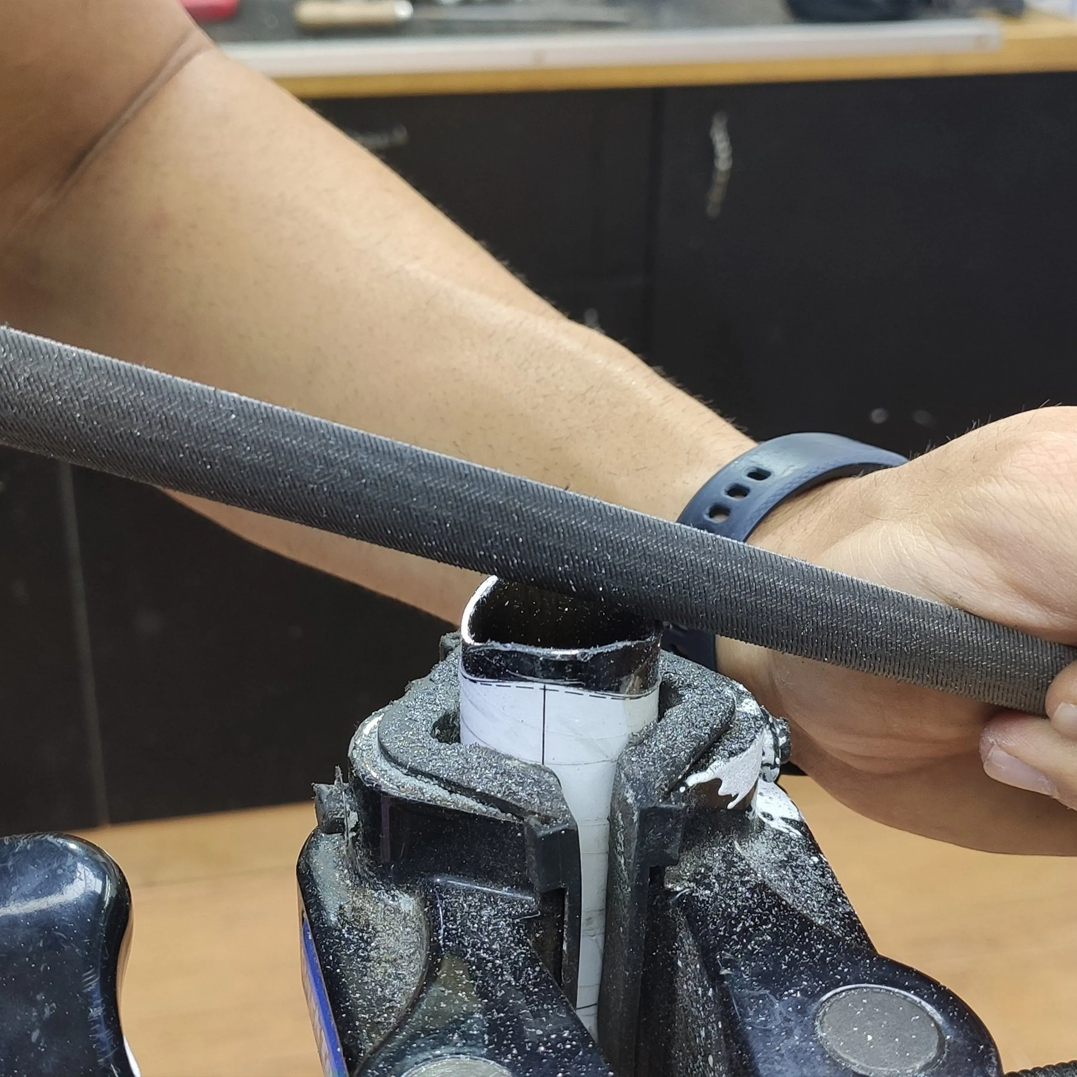 Corte de tubo con sierra