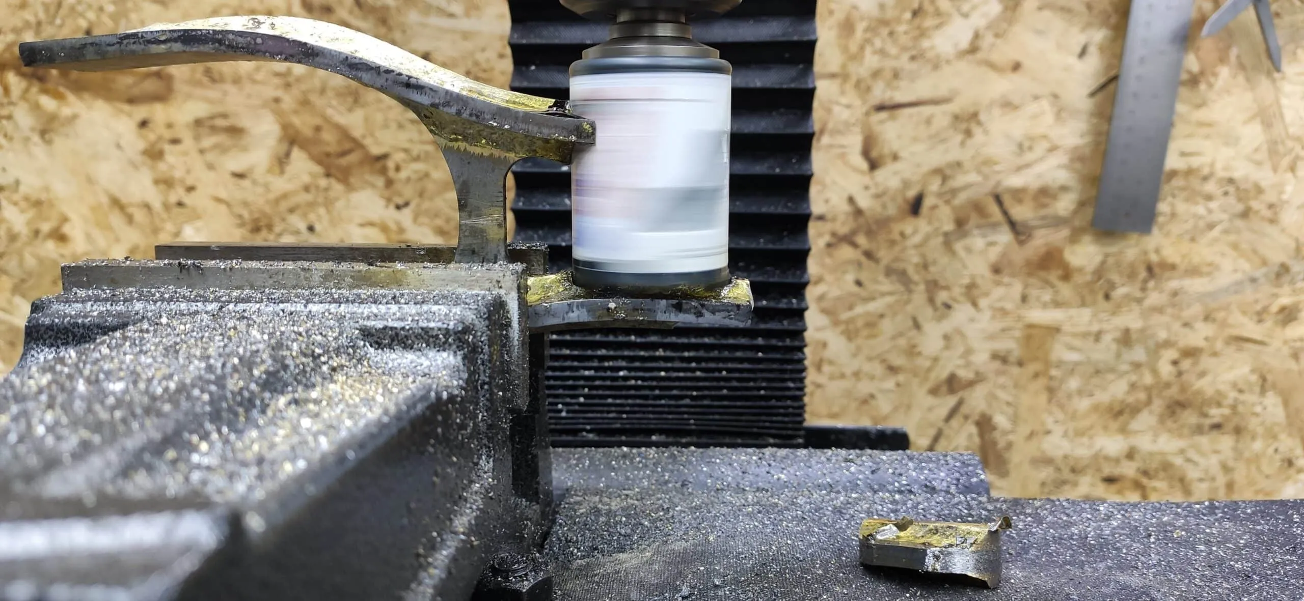 Detalle de ruedas y cockpit de Oxia Angry Minion