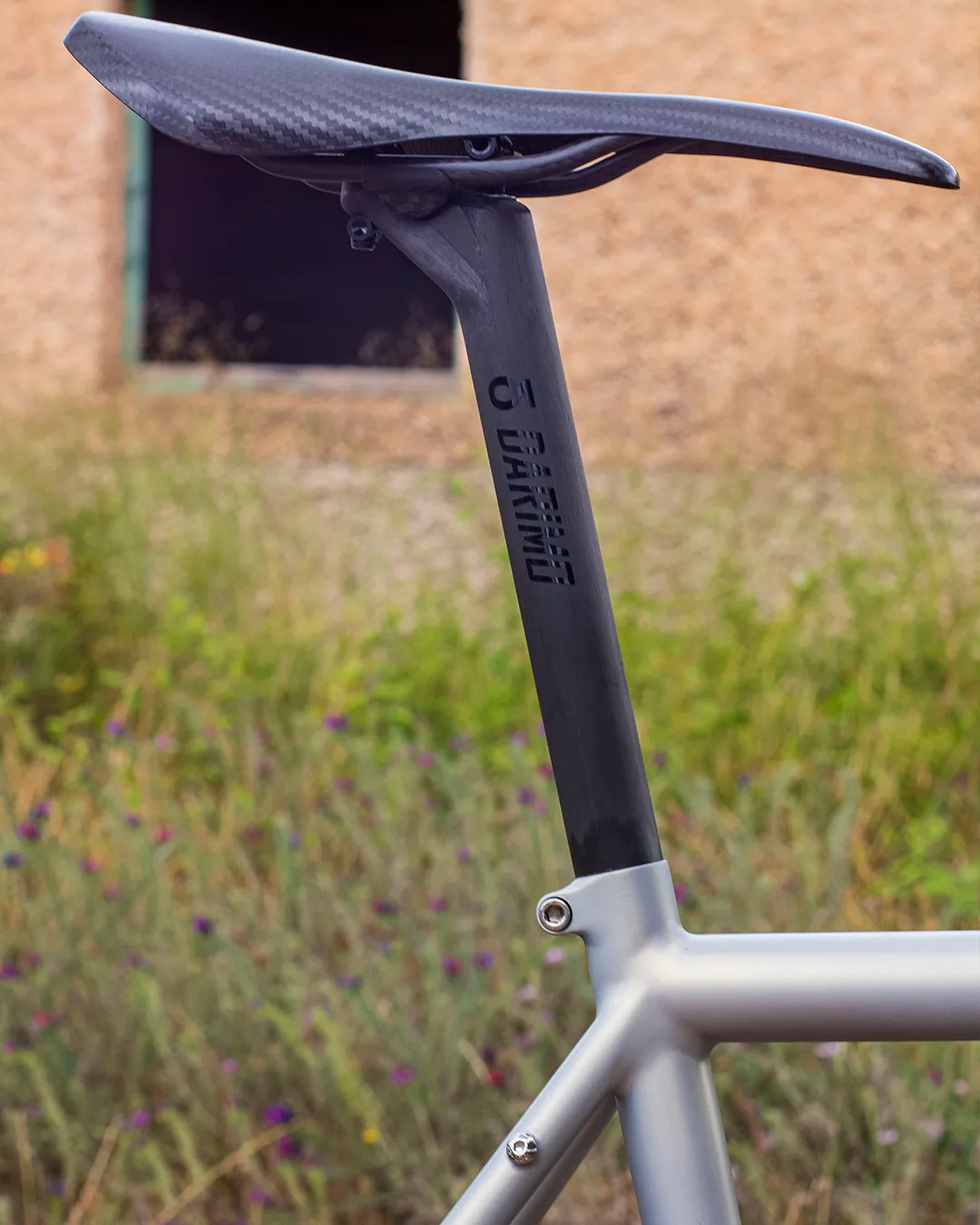 Vista lateral de detalles de la Artis-GV Race