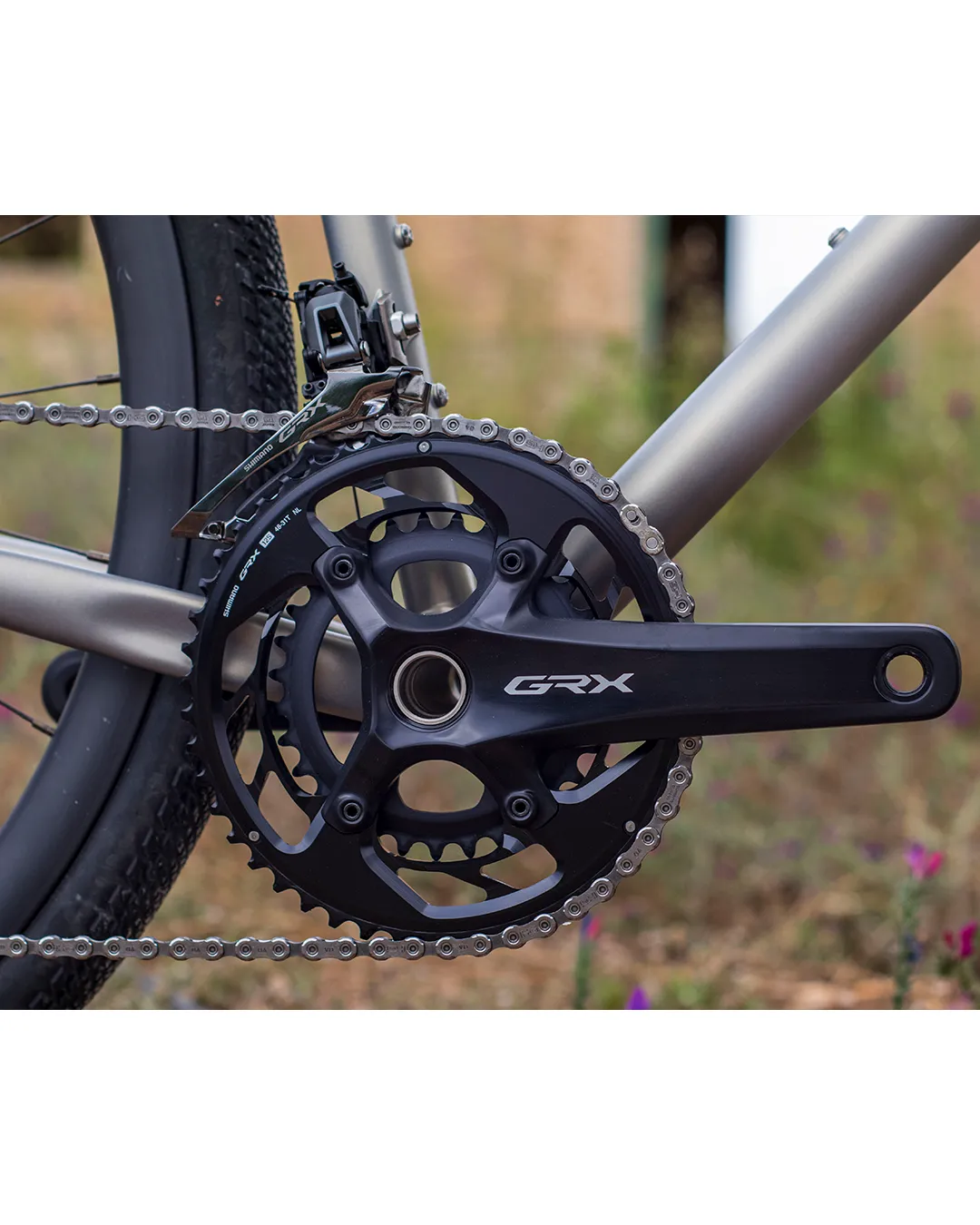 Detalle de las bielas Shimano GRX