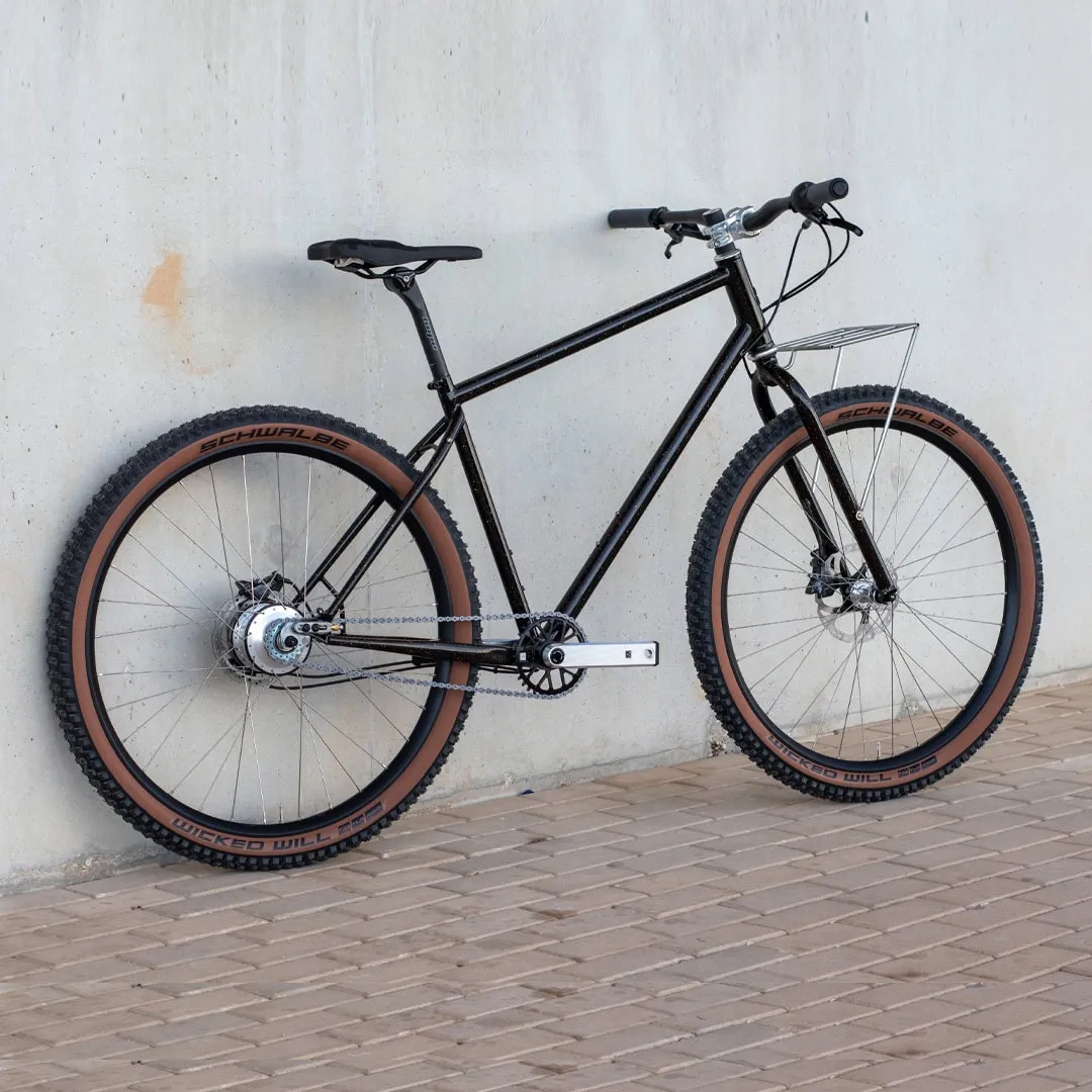 Detalle de ruedas y cockpit de Oxia BreadPackaging