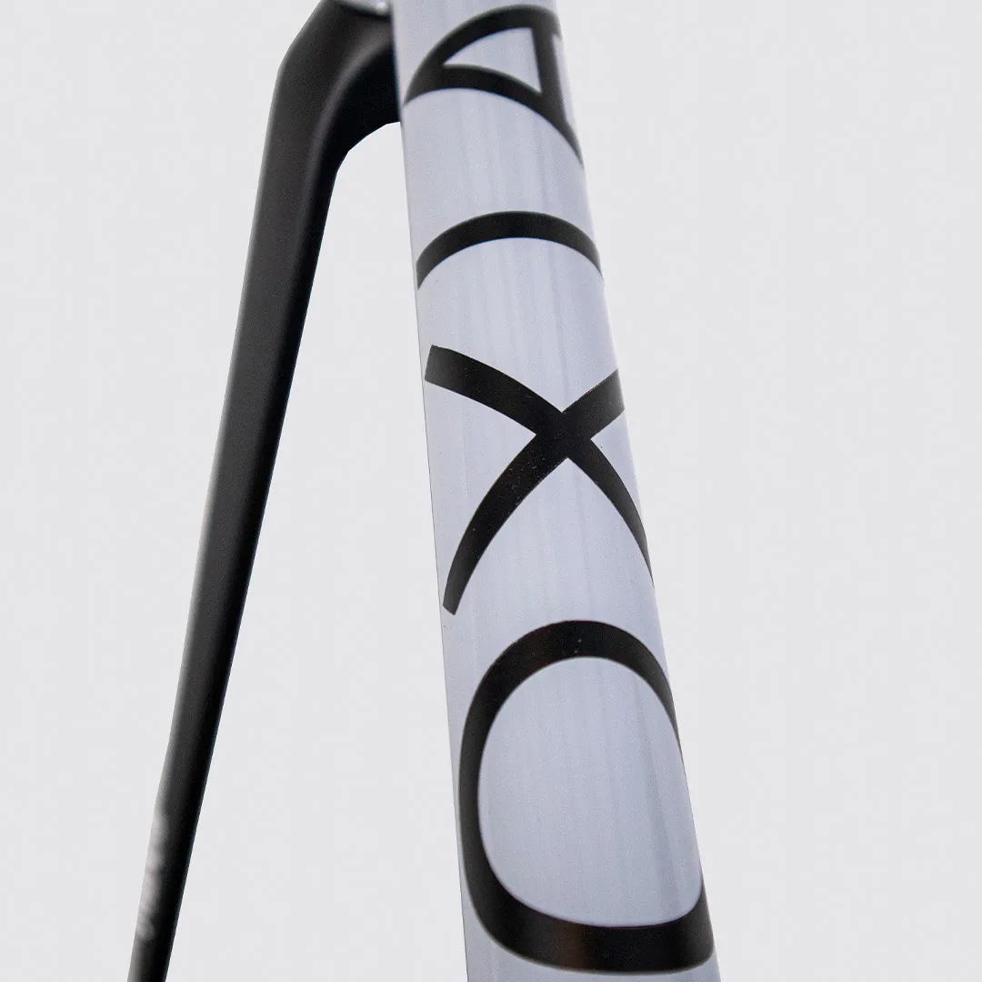 Detalle del montaje de Oxia Brisa de Acero