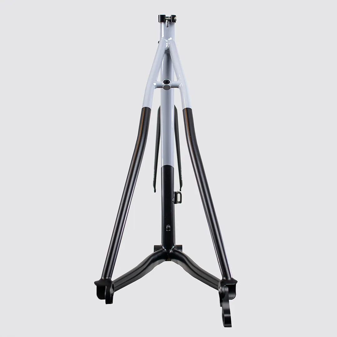 Detalle de ruedas y cockpit de Oxia Brisa de Acero