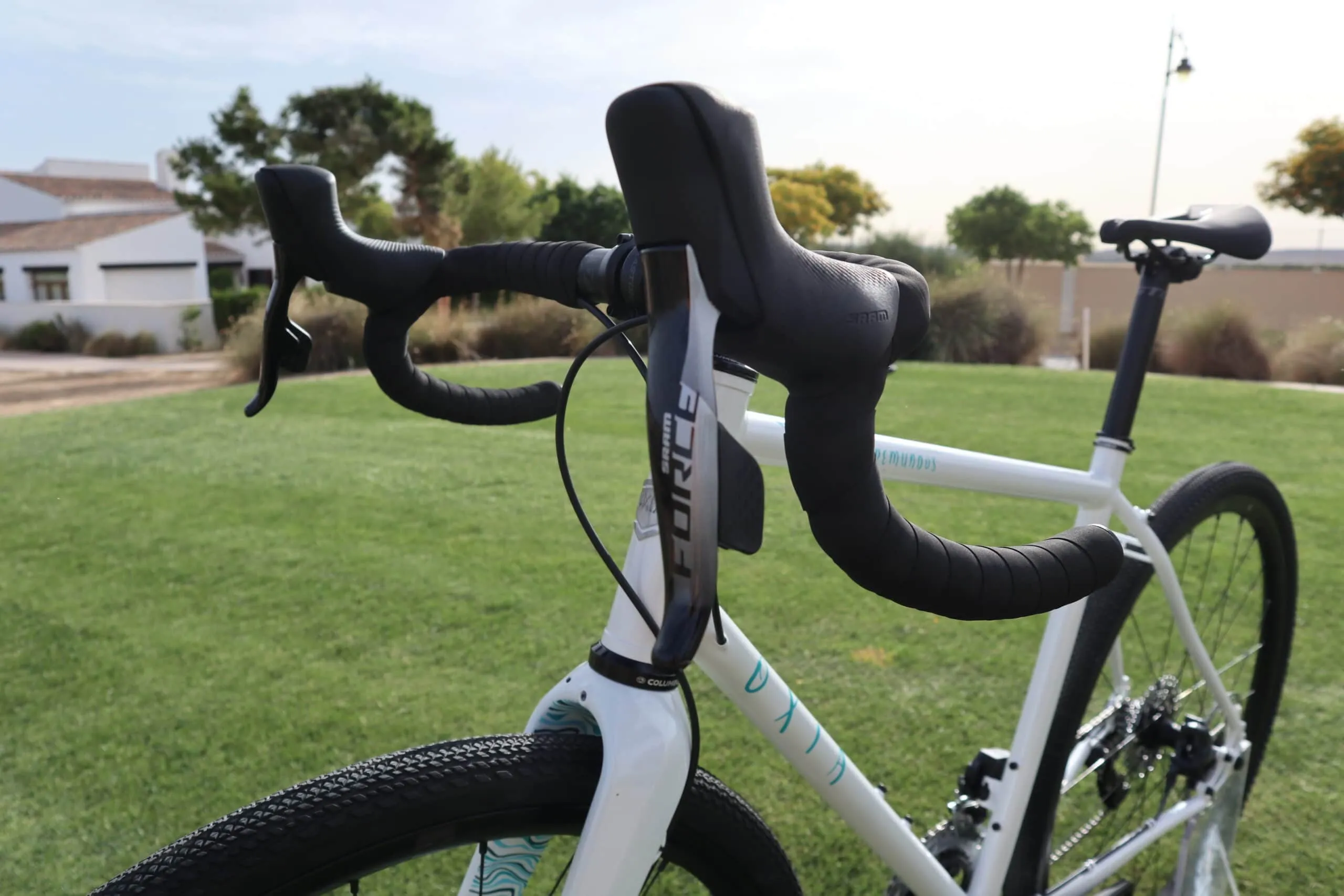 Detalle del montaje de Oxia Corremundos