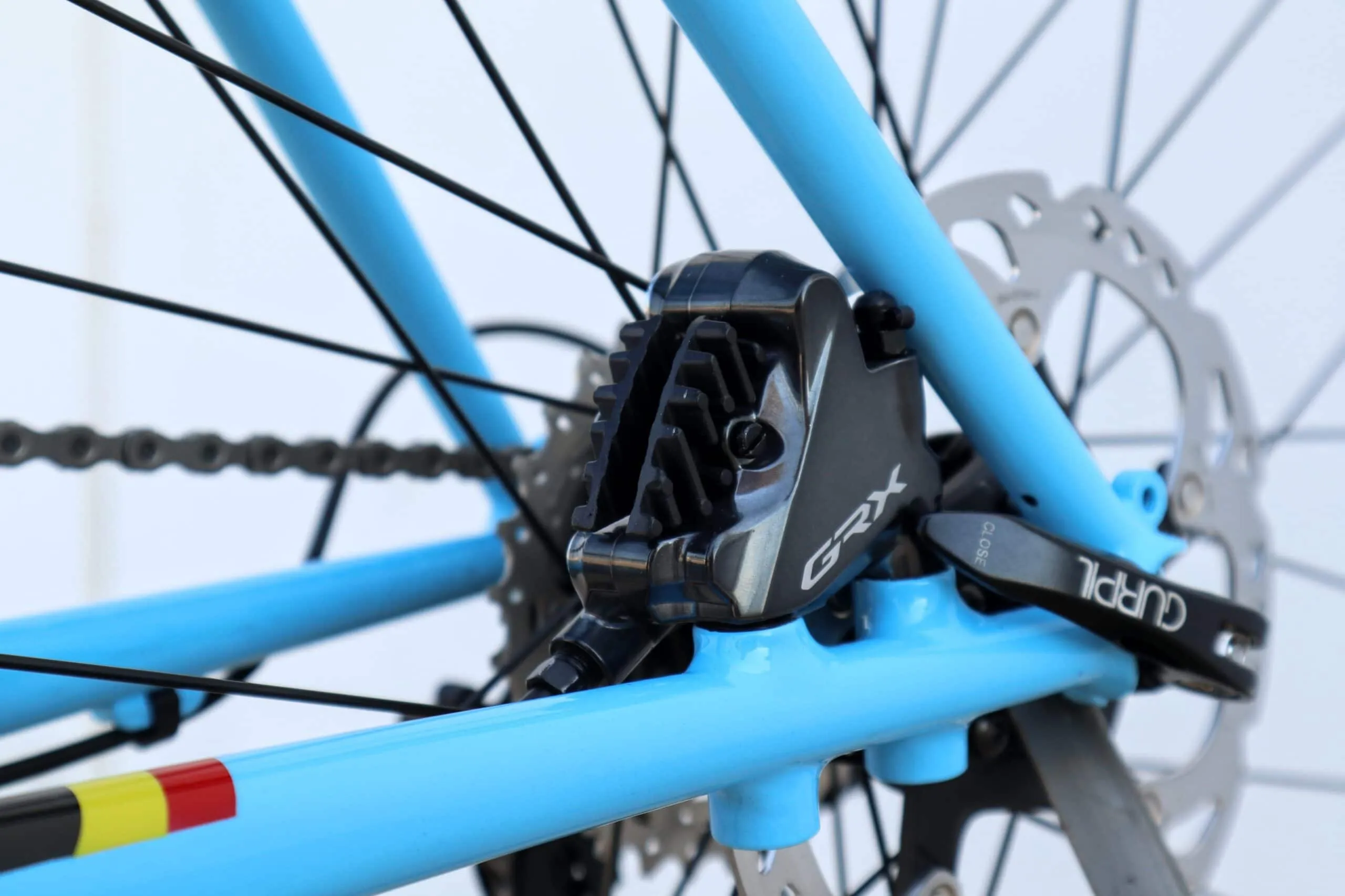 Detalle de ruedas y cockpit de Oxia Don't Touch Me