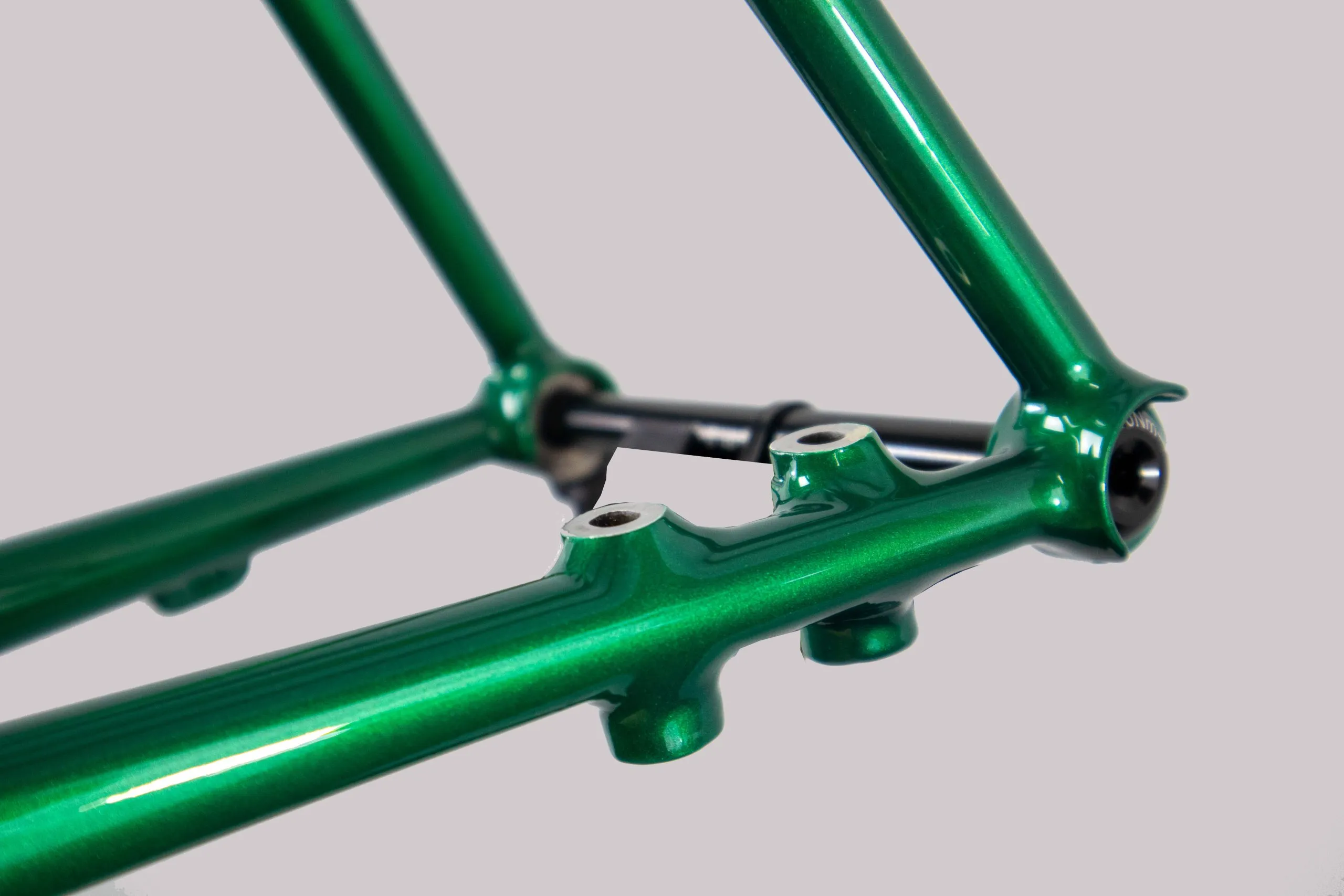 Detalle de ruedas y cockpit de Oxia Grinch