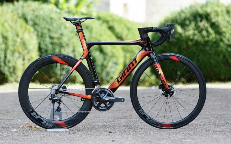 Lanzamiento de la Giant Propel Disc, ejemplo de bicicleta de gran serie