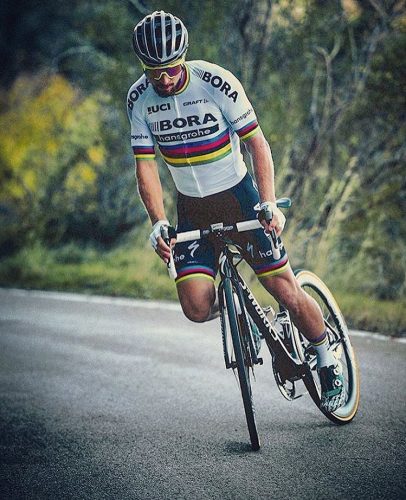 Peter Sagan ejecutando una cabriola